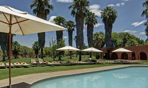 Poolbereich Mount Etjo - Namibia Familienurlaub