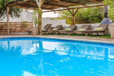 Poolbereich Elegant Desert Lodge - Namibia mit Kindern