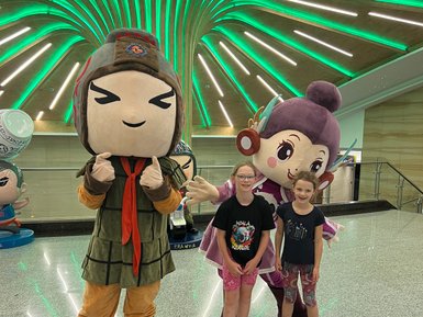 Kinder genießen spielerische Momente und spannende Erlebnisse in Shanghai – China Reise mit Kindern