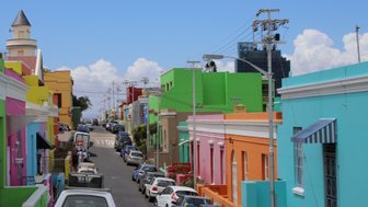 Farbenfrohe Häuserfassaden im Viertel Bo-Kaap in Kapstadt – Garden Route mit Kindern