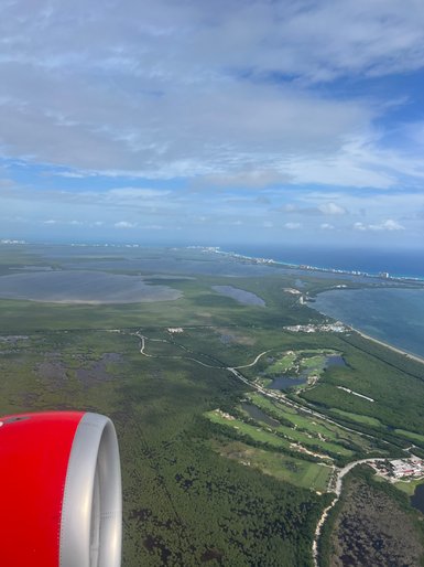 Landschaft beim Abflug aus Cancún aus dem Flugzeug – Mexiko Familienreise