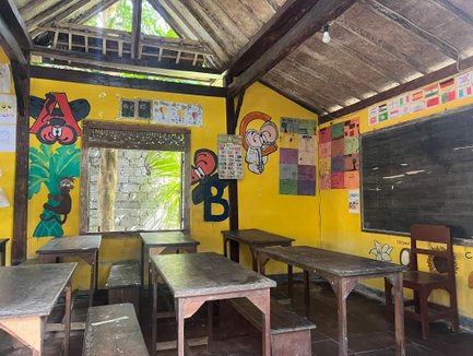 Farbenfroher Klassenraum bei Yayasan Widya Guna – Bali mit Kindern