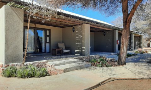 Außenansicht Otijiwa Lodge - Namibia mit Kindern