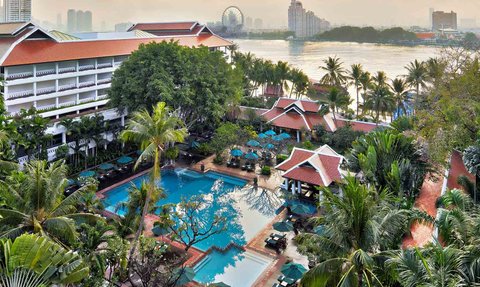 Thailand Reise mit Kindern - Bangkok - Anantara Riverside Resort - Pool von oben