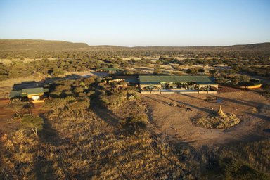 Außenansicht Okonjima Plains Camp - Namibia mit Kindern