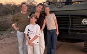 Mutter mit drei Kindern vor Safariauto - Südafrika Family & Teens - Südafrika mit Kindern und Jugendlichen