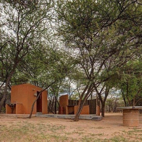 Außenansicht Mount Etjo - Namibia Familienurlaub