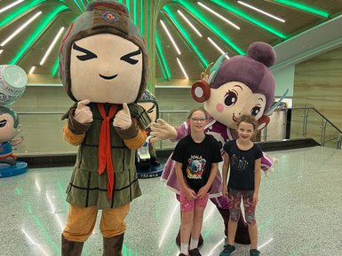 Kinder genießen spielerische Momente und spannende Erlebnisse in Shanghai – China Reise mit Kindern