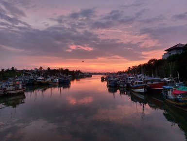 Fischerboote und Marktstimmung am Negombo Strand – Sri Lanka mit Kindern