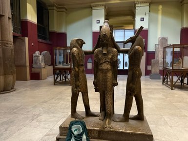 Statuen im Ägyptischen Museum in Kairo - Ägypten Reise mit Kindern