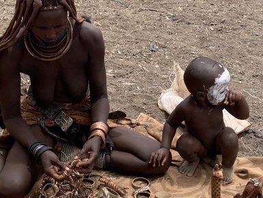 Familie im Himba Dorf