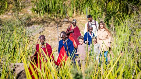 Wanderung mit einem Massai durch die unberührte Natur – Tansania mit Kindern
