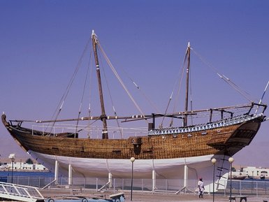 Traditionelle Dhau-Werft in Sur im Oman – Oman Reise mit Kindern