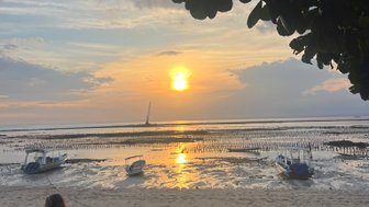 Farbenprächtiger Sonnenuntergang über Nusa Lembongan – Bali Reise mit Kindern