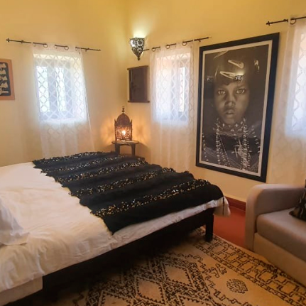 Gemütliches Zimmer im Sbai Palace Mhamid – Marokko Reise mit Kindern