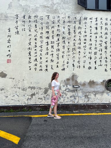 Jugendliche erkundet die Altstadt von Malakka  – Malaysia & Borneo Familienreise