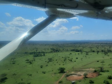 Panorama-Ausblick aus dem Safariflugzeug – Tansania Familienreise