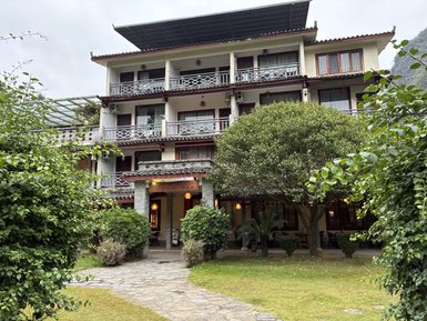 Snow Lion Riverside Resort in Yangshuo Außenansicht - China Familienreise