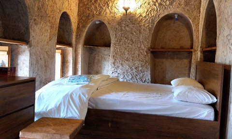 Komfortables Hotelzimmer im Misfah Old House – Oman Reise mit Kindern
