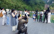 Touristen am Tianmen-Berg - China Reise mit Jugendlichen