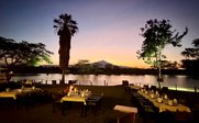 Abendessen mit Blick auf See bei Sonnenuntergang - Kenia Family & Teens - Kenia mit Teenagern