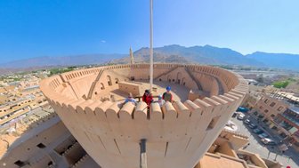 Turm des Nizwa Fort in Nizwa – Oman Reise mit Kindern