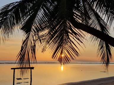 Die Sonne taucht den Himmel in warme Farben – Sri Lanka Reise mit Kindern