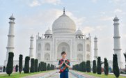 Junge vor Taj Mahal - Indien mit Kindern