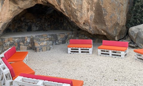 Lagerfeuerstelle im Sama Heights Resort für entspannte Abende – Oman Reise mit Kindern