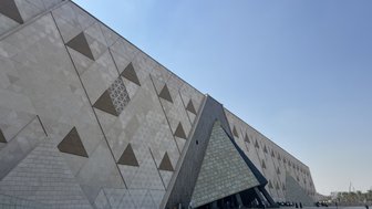Eingang zum Grand Egyptian Museum - Ägypten mit Kindern