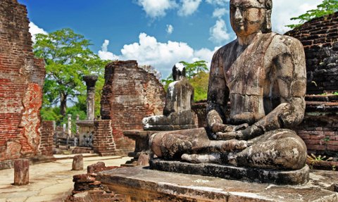 Die beeindruckenden Buddha-Statuen im Gal Viharaya Tempel in Polonnaruwa – Sri Lanka Reise mit Kindern