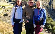 Mutter mit zwei Kindern vor Machu Picchu - Peru Family & Teens - Peru mit Kindern und Jugendlichen
