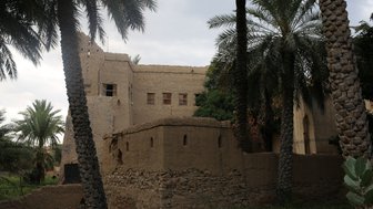Felsenhaus im Dorf Al Hamra, Oman – Oman Reise mit Kindern