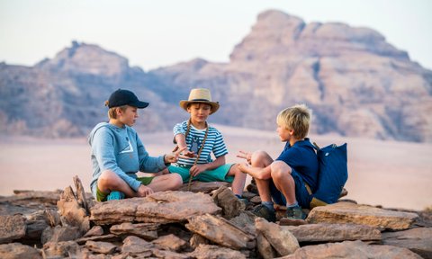 Zusammenkunft von Kindern - Jordanien mit Kindern