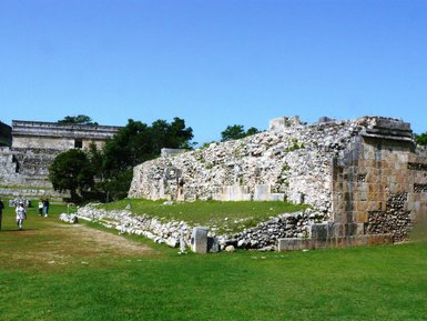 Ruinenanlage mit Maya-Architektur in Uxmal – Mexiko Familienreise