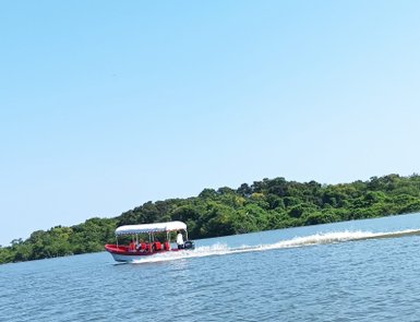 Boot in der Lagune Catazajá – Mexiko Reise mit Kindern