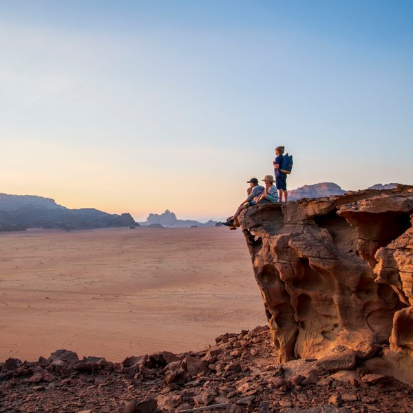 Sonnenuntergang im Wadi Rum mit Kindern - Jordanien mit Kindern