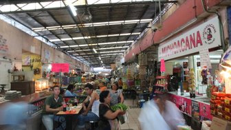 Marktbesuch in Mérida mit lokalen Produkten und regem Treiben – Mexiko Familienreise