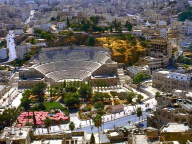 Blick von oben auf römisches Theater Amman - Jordanien mit Kindern