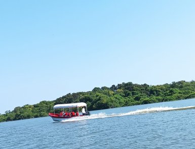 Boot in der Lagune Catazajá – Mexiko Reise mit Kindern