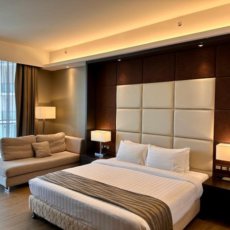 Komfortables Doppelbett im Swiss-Garden-Hotel in Melaka – Malaysia mit Kindern