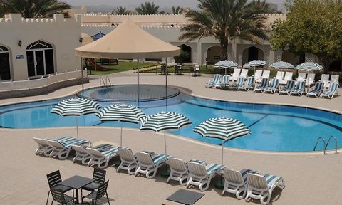 Einladender Außenpool im Falaj Daris Hotel Nizwa – Oman Familienurlaub