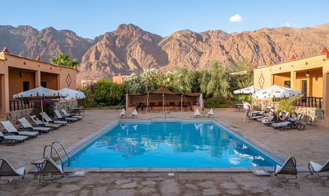 Blick auf den Pool bei Auberge Kasbah – Marokko Familienurlaub