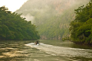Ausflug Flussfahrt in Kanchanaburi - Thailand mit Kindern