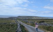 Spazieren entlang der Küste - Irland for family - Irland mit Kindern