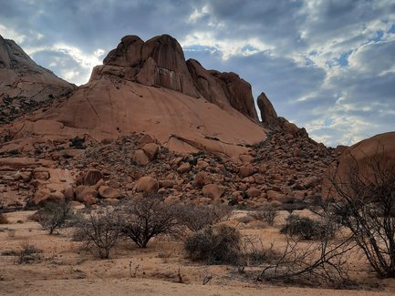Felsenlandschaft - Namibia mit Kindern
