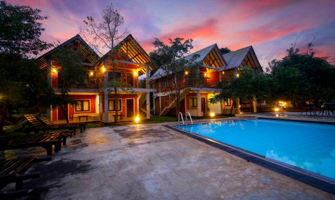 Sri Lanka Familienreise mit Kindern - Sigiriya - The Elephas Resort - Sonnenuntergang