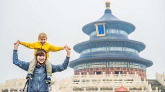 Vater und Sohn bei Himmelstempel in Peking - China mit Kindern