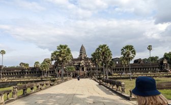 Blick auf Angkor Wat Tempel aus der Ferne – Kambodscha mit Kindern