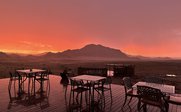 Terrasse der Lodge - Blick auf Natur - Namibia Rundreise mit Kindern